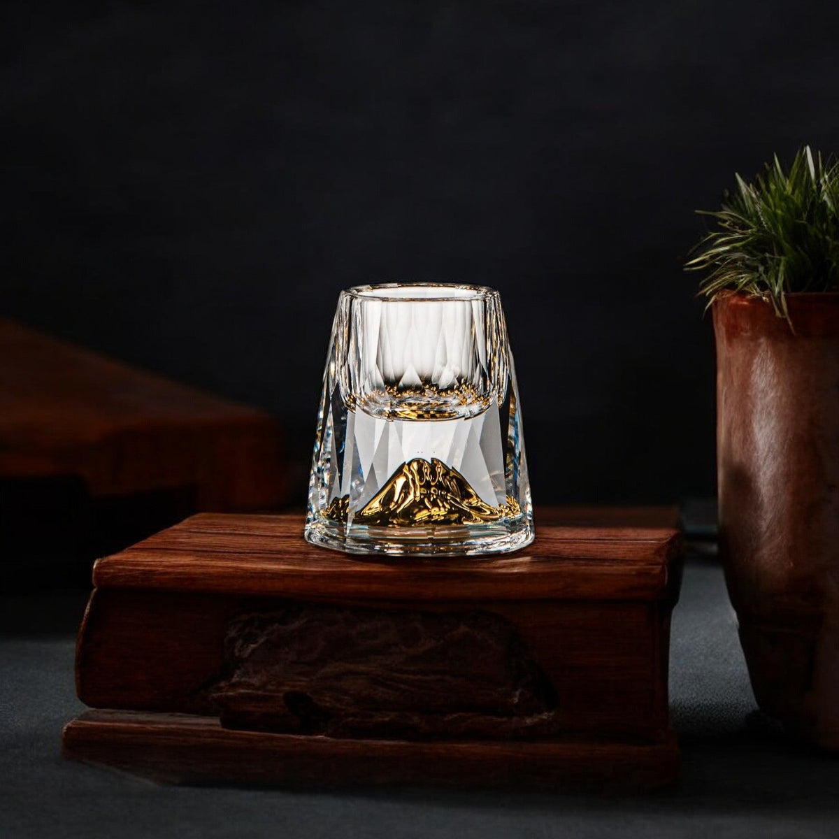 Luxury crystal glasses with gold flakes - Handcrafted - Set of 2 - For whisky & premium drinks