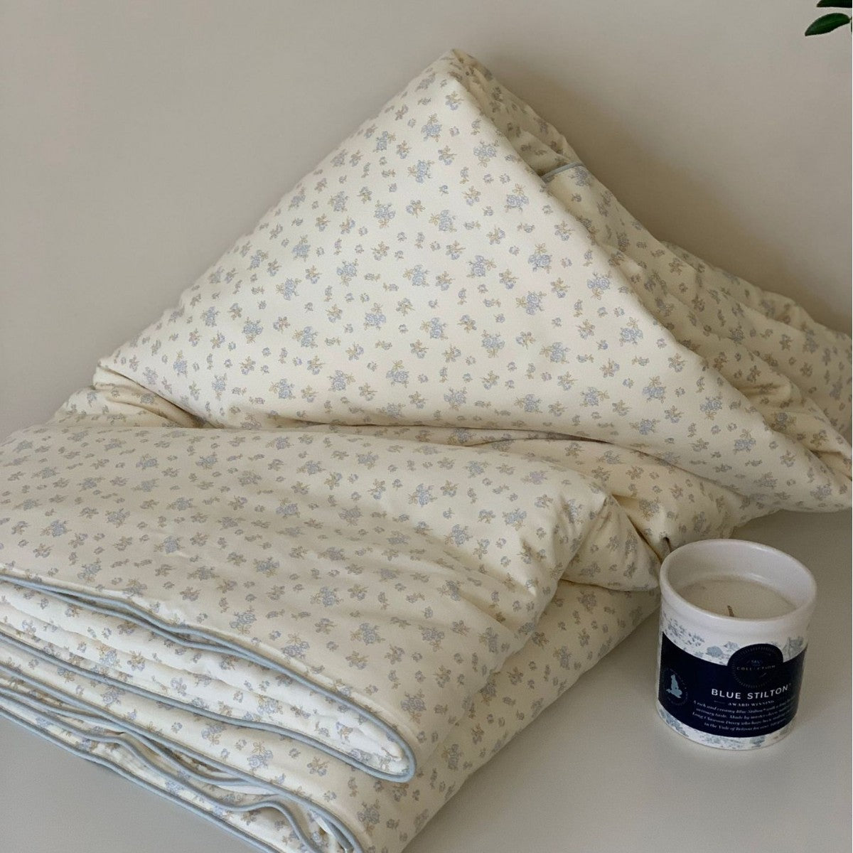 Decorative Floral Pattern Reversible Quilted Blanket Homeandso