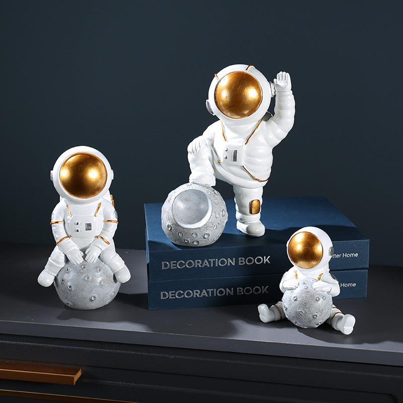 Astronaut-Themed Pen Holder Homeandso