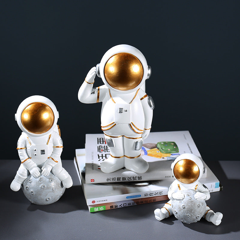 Astronaut-Themed Pen Holder Homeandso