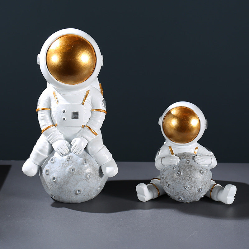 Astronaut-Themed Pen Holder Homeandso