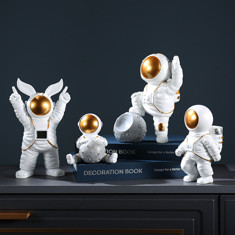 Astronaut-Themed Pen Holder Homeandso