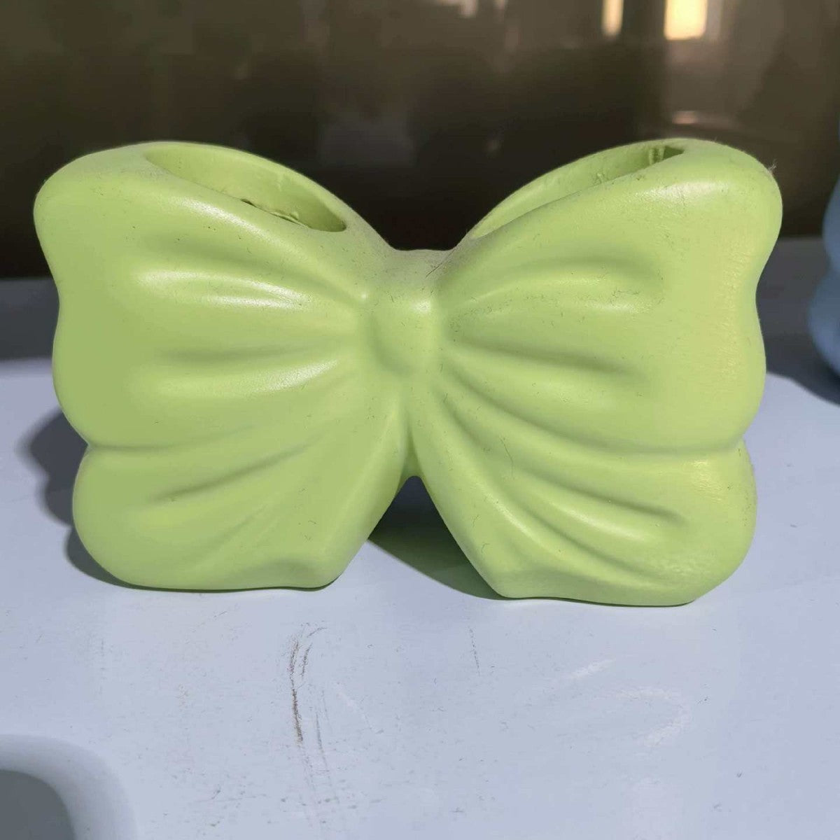 Decorative Bow-Shaped Phone Holder Homeandso