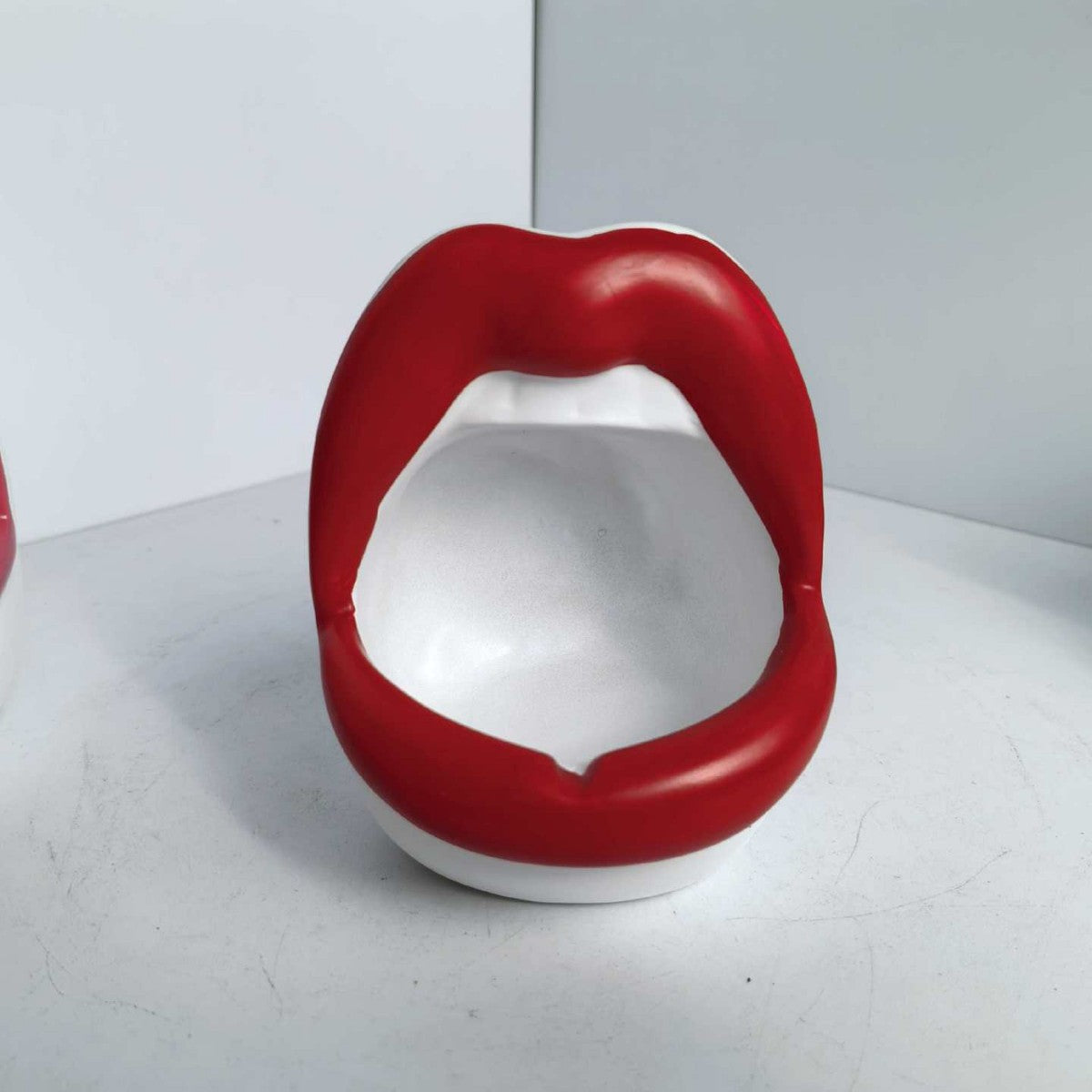 Lip-Shaped Phone Holder Homeandso