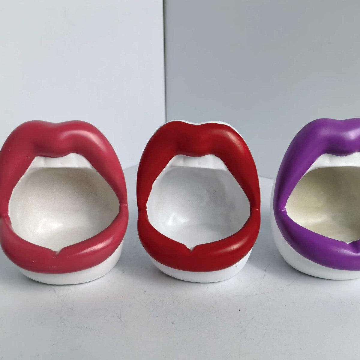 Lip-Shaped Phone Holder Homeandso