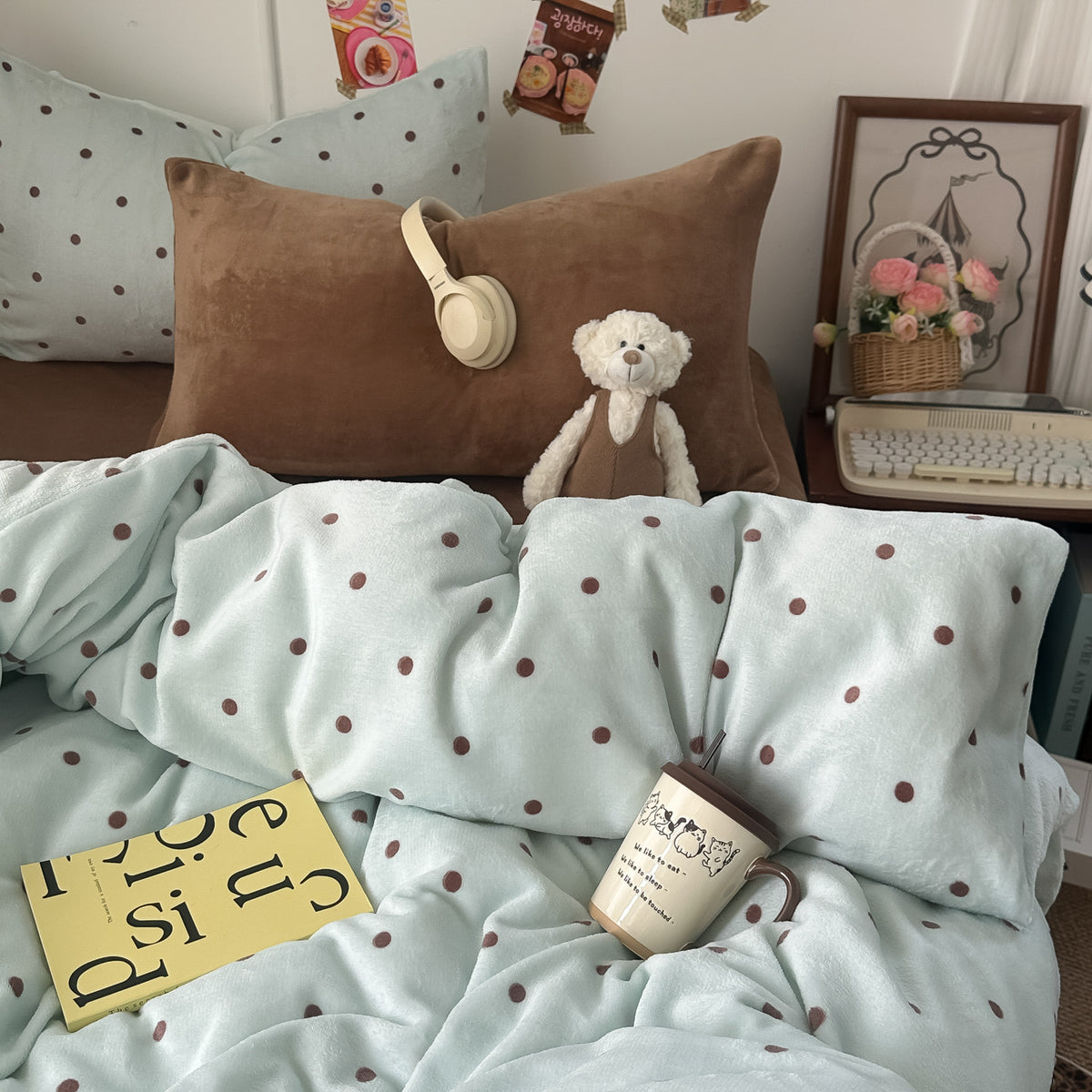Plush Dot Patterned Blanket Set Homeandso