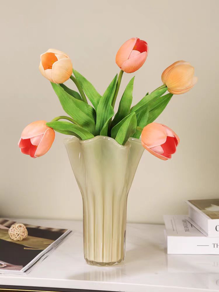 Elegante strukturierte Blumenvase
