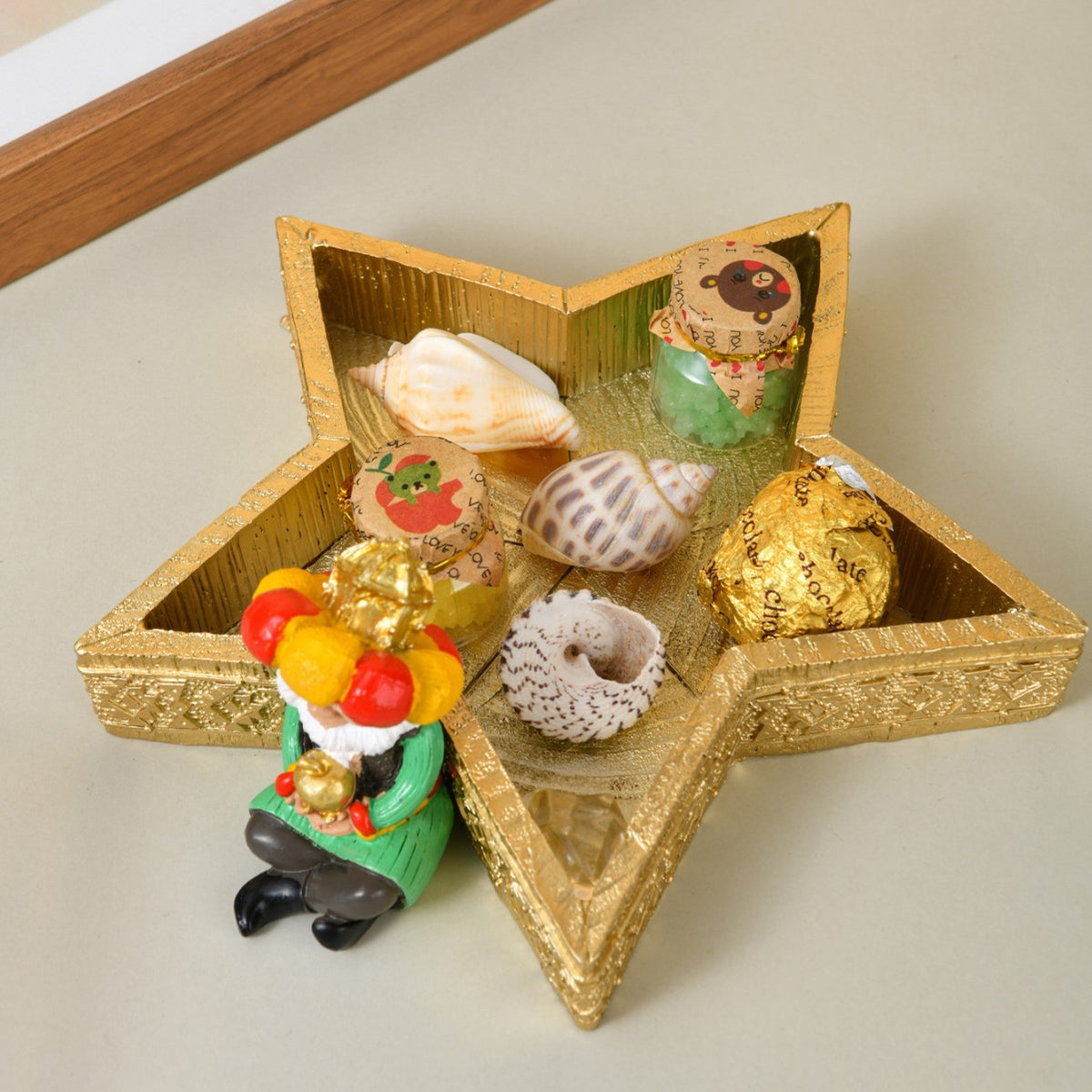 Decorative Trash Can Figurine Homeandso