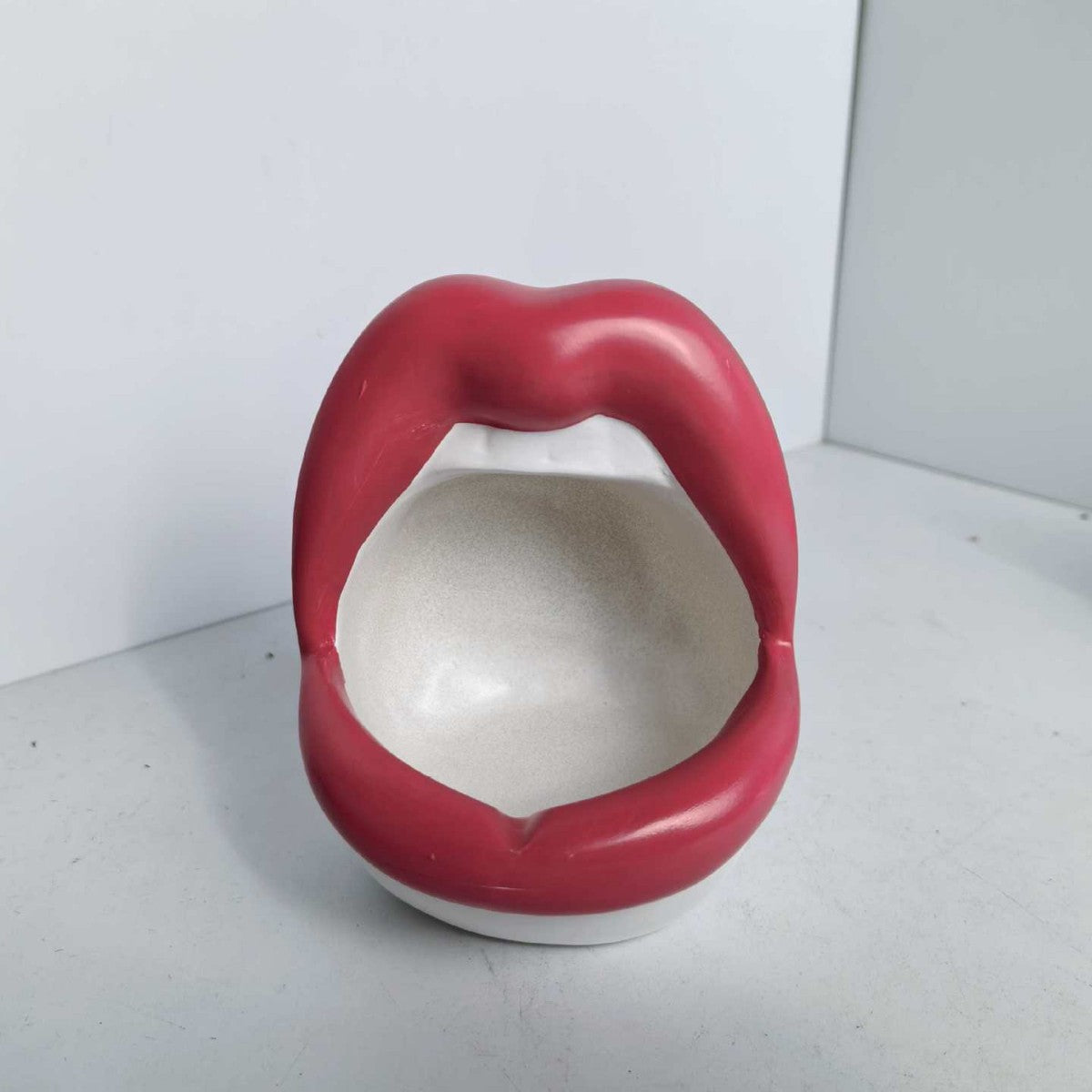 Lip-Shaped Phone Holder Homeandso