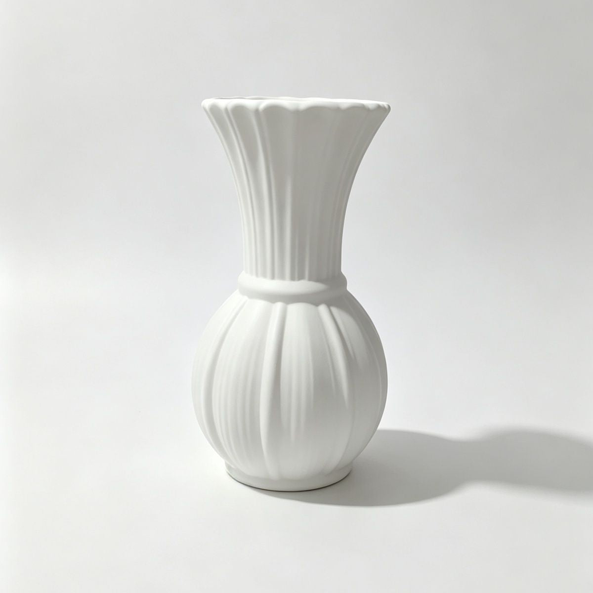 Elegant Ribbed Flower Vase