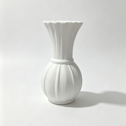 Elegant Ribbed Flower Vase