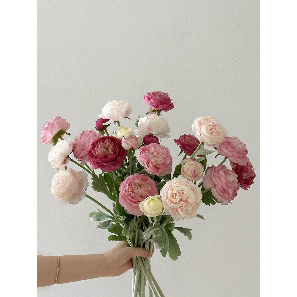 Lifelike Floral Bouquet Decoration