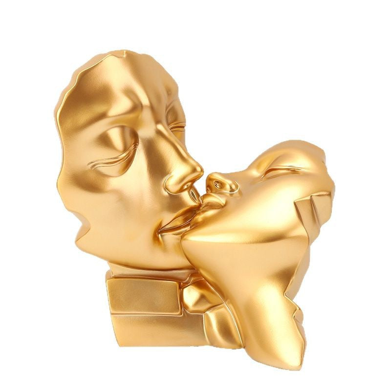 Romantic Kiss Figurine Homeandso