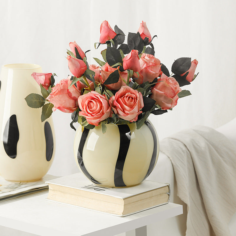 Dekorative Blumenarrangement-Vase