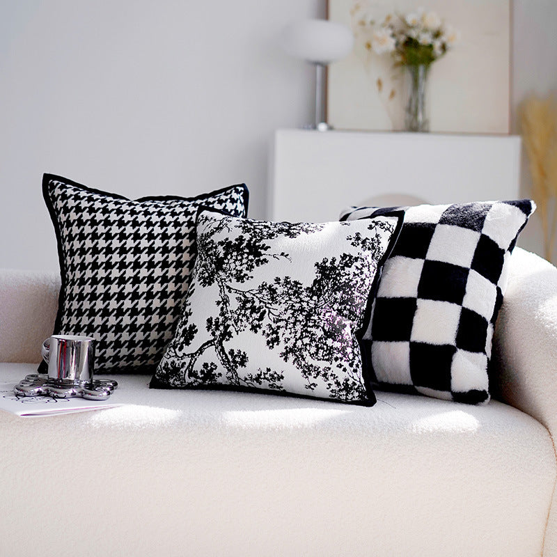 Decorative Houndstooth Pattern Throw Cushion