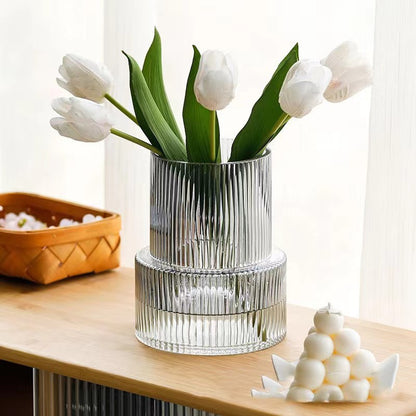 Elegante strukturierte Glastasse