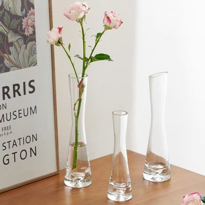 Elegante hohe Glasblumenvase