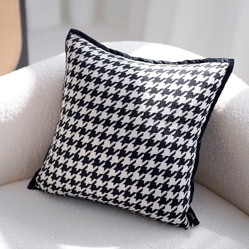 Decorative Houndstooth Pattern Throw Cushion