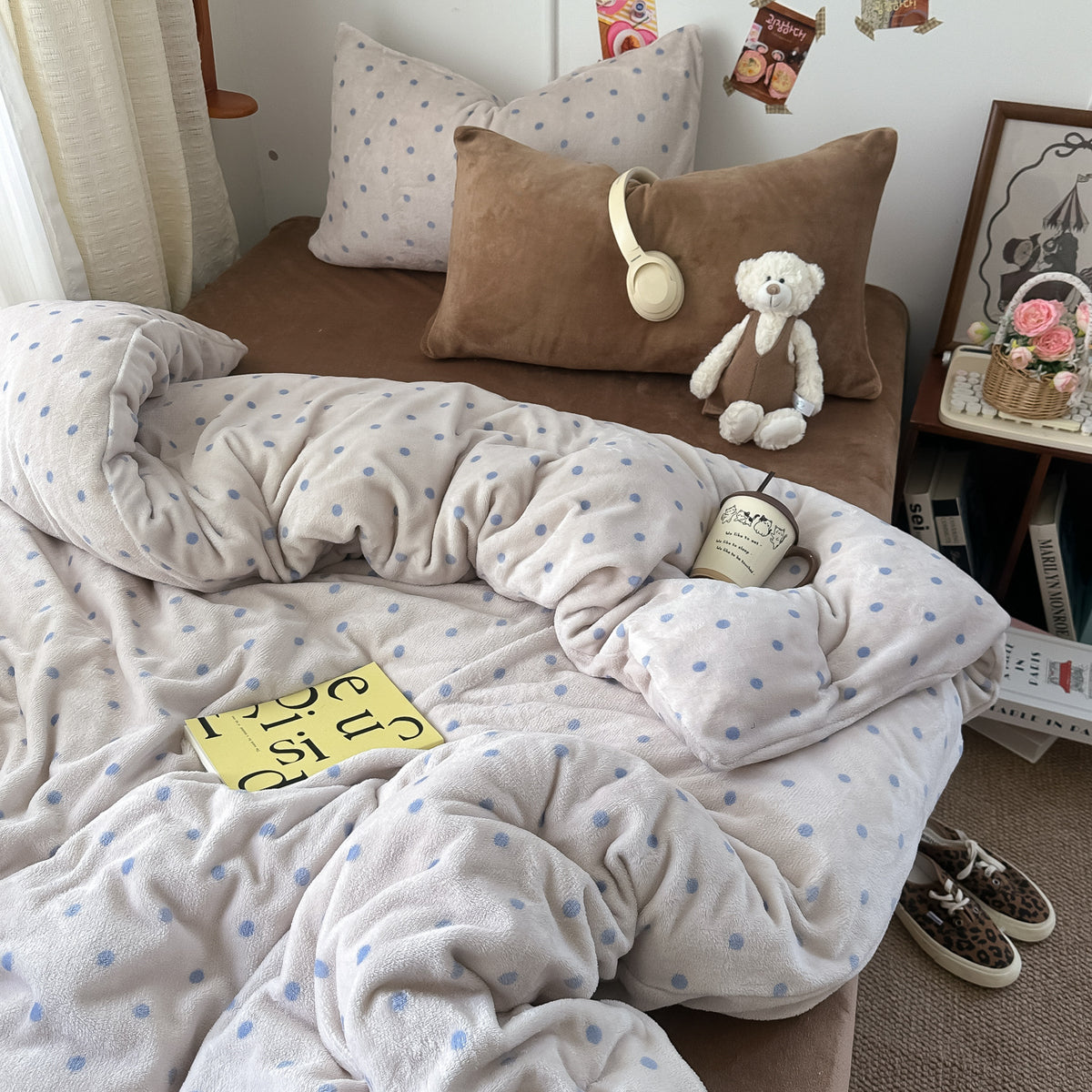 Plush Dot Patterned Blanket Set Homeandso