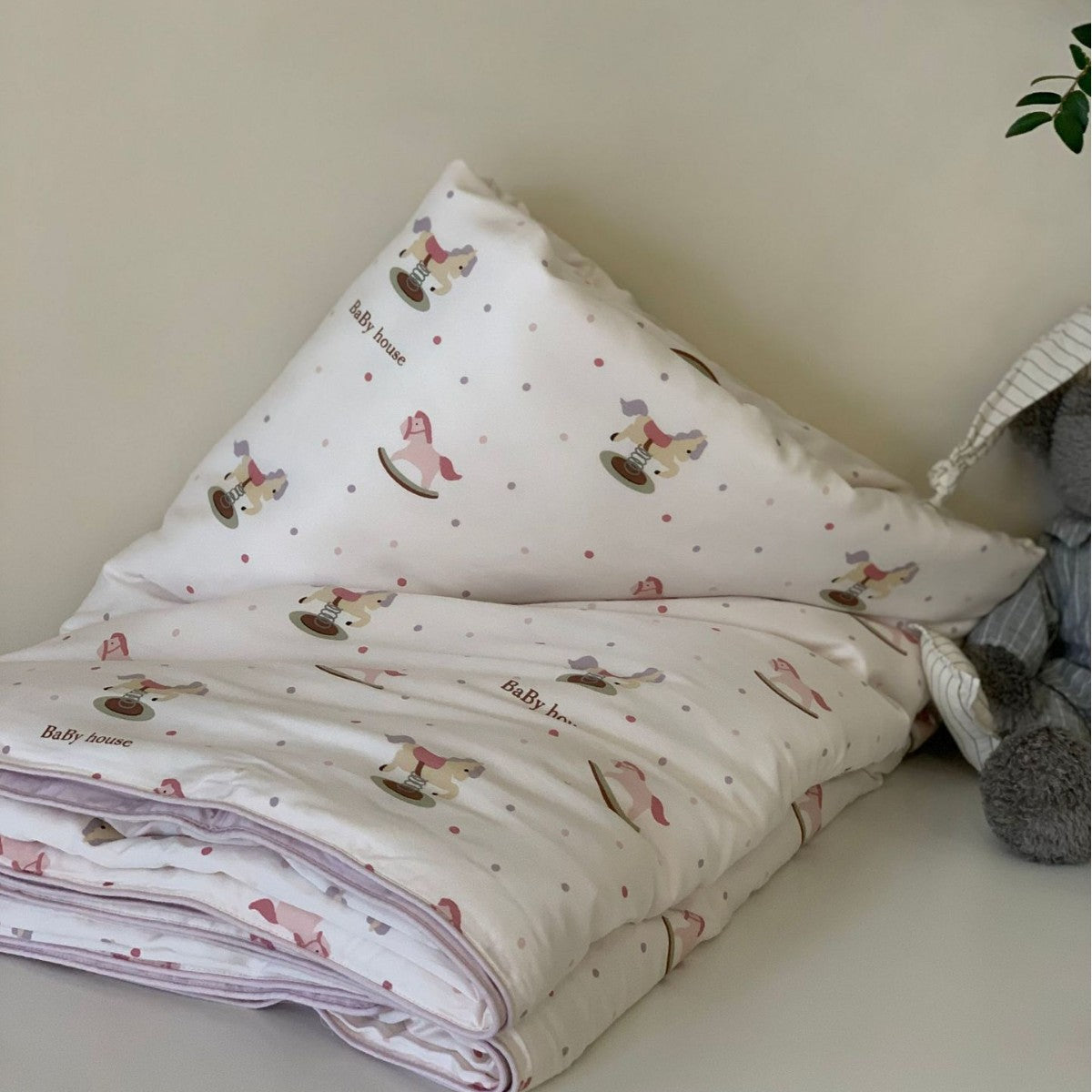 Decorative Floral Pattern Reversible Quilted Blanket Homeandso