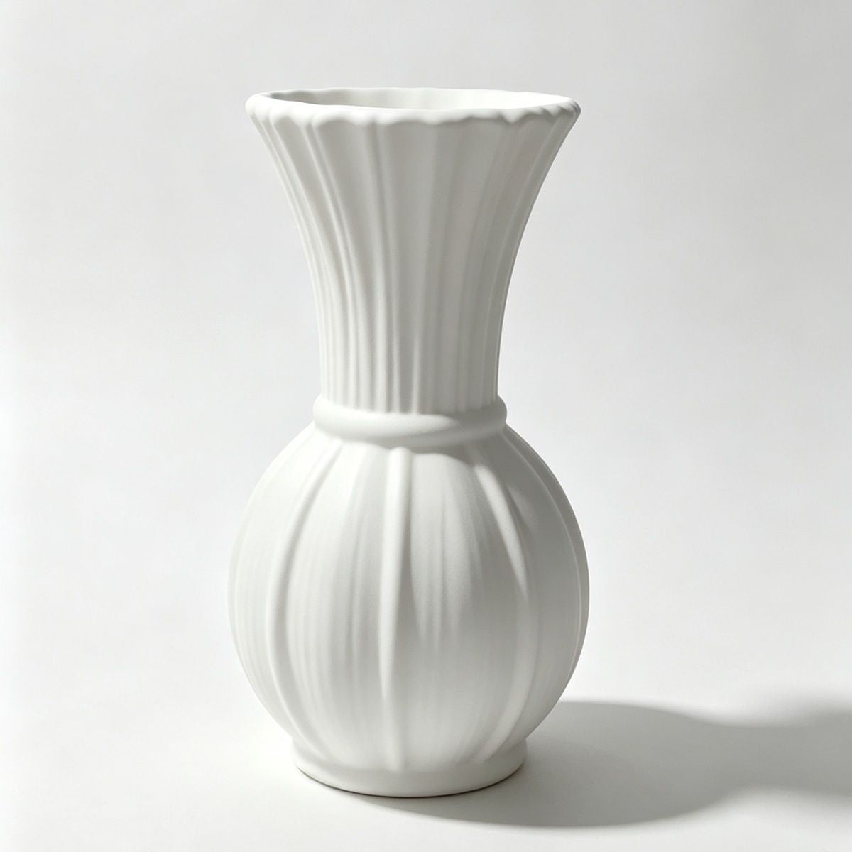 Elegant Ribbed Flower Vase