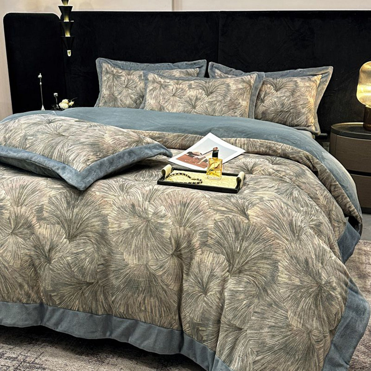 Floral Patterned Comforter Set