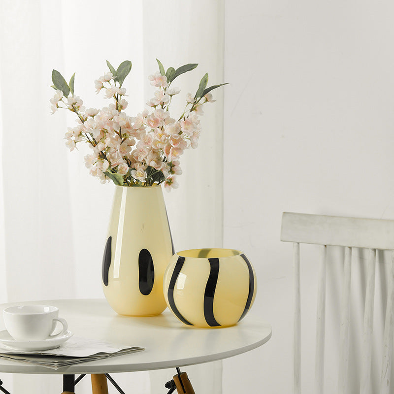 Dekorative Blumenarrangement-Vase