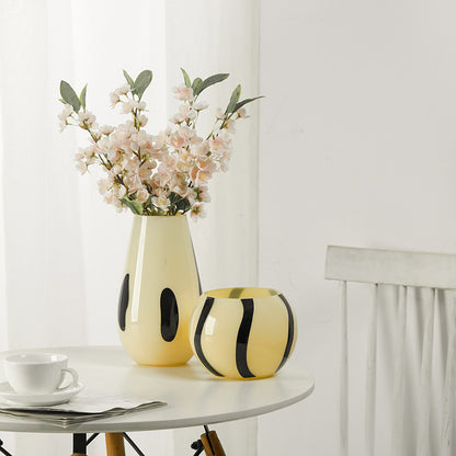 Dekorative Blumenarrangement-Vase