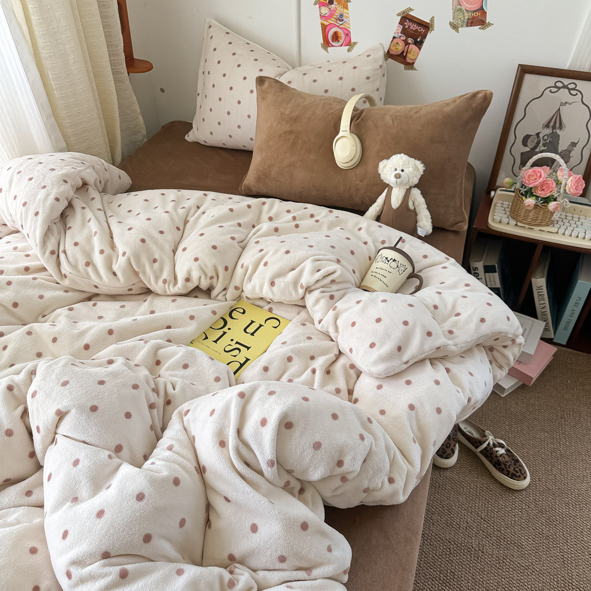Plush Dot Patterned Blanket Set Homeandso