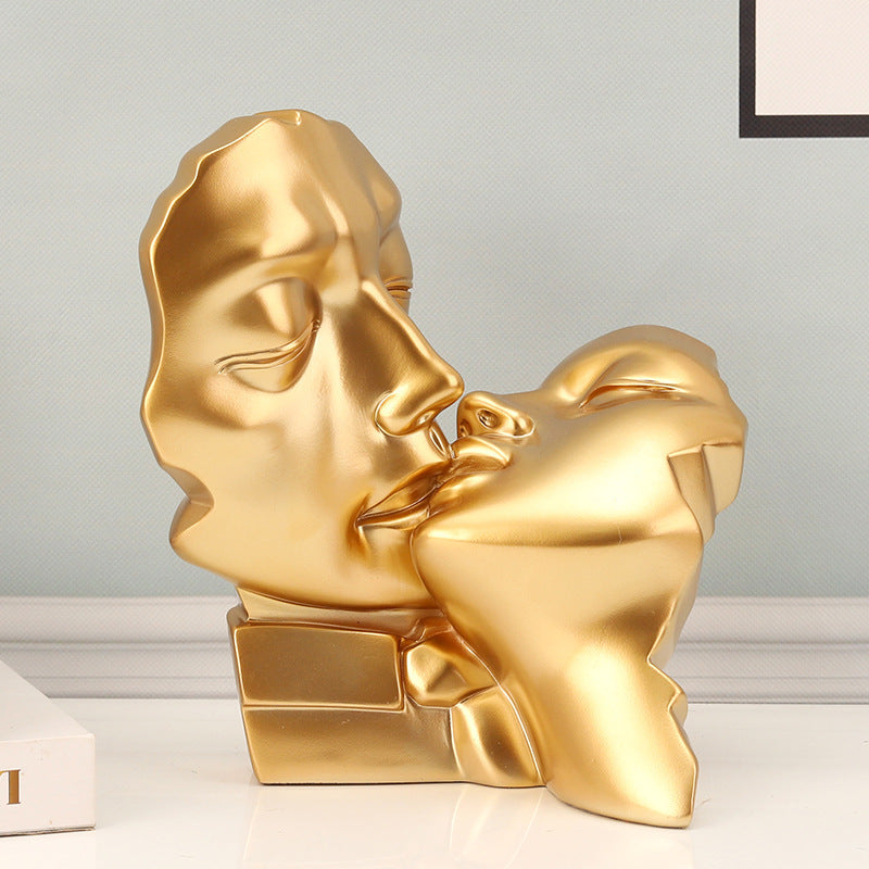 Romantic Kiss Figurine Homeandso