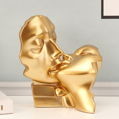 Romantic Kiss Figurine Homeandso