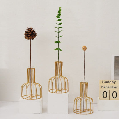 Elegant Wire Frame Glass Flower Vase Homeandso