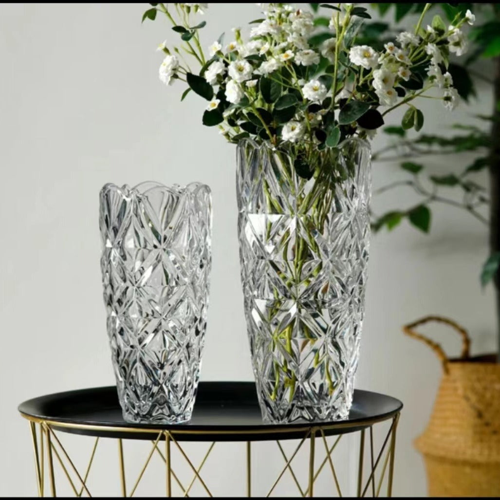 Eleganter geschnittener Kristallblumenvasen