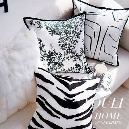 Decorative Houndstooth Pattern Throw Cushion