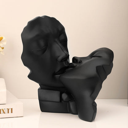 Romantic Kiss Figurine Homeandso