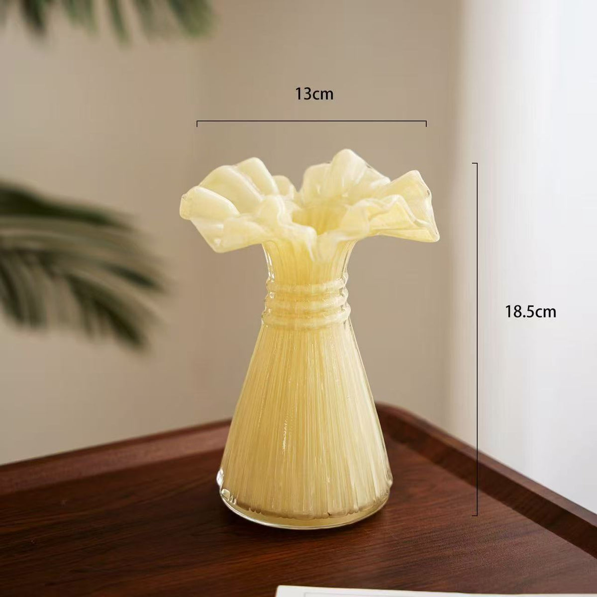 Elegante Rüschenglasvase