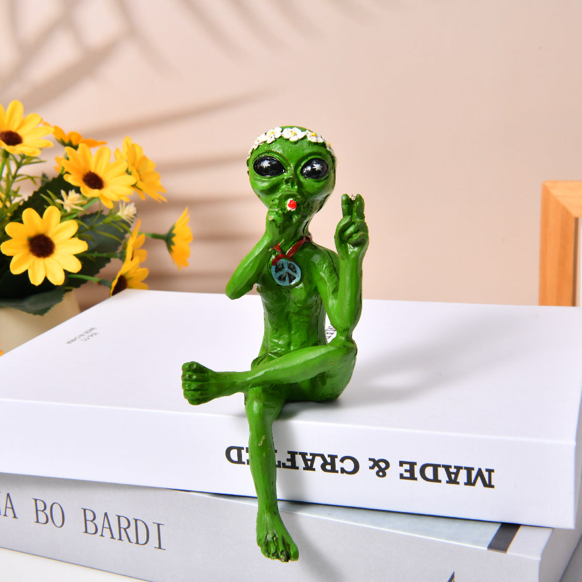 Alien-Inspired Decorative Figurine Homeandso