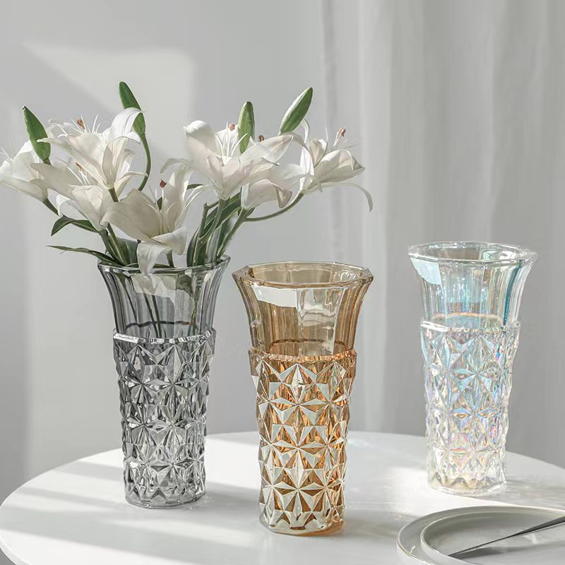 Geometrischer Glasblumenhalter