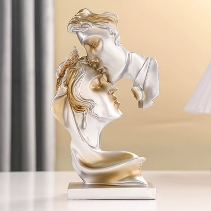 Romantic Kiss Figurine Homeandso