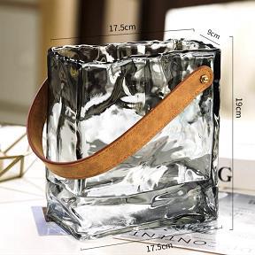 Dekorative Glas-Tragkorb