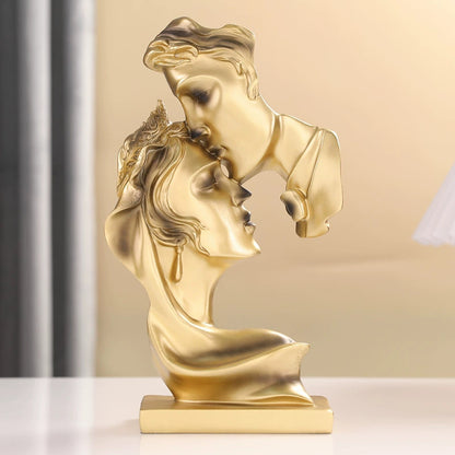 Romantic Kiss Figurine Homeandso