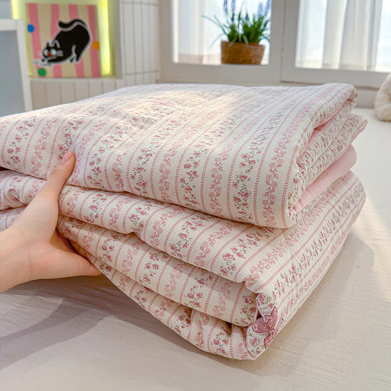 Decorative Floral Patterned All-Season Quilt Homeandso