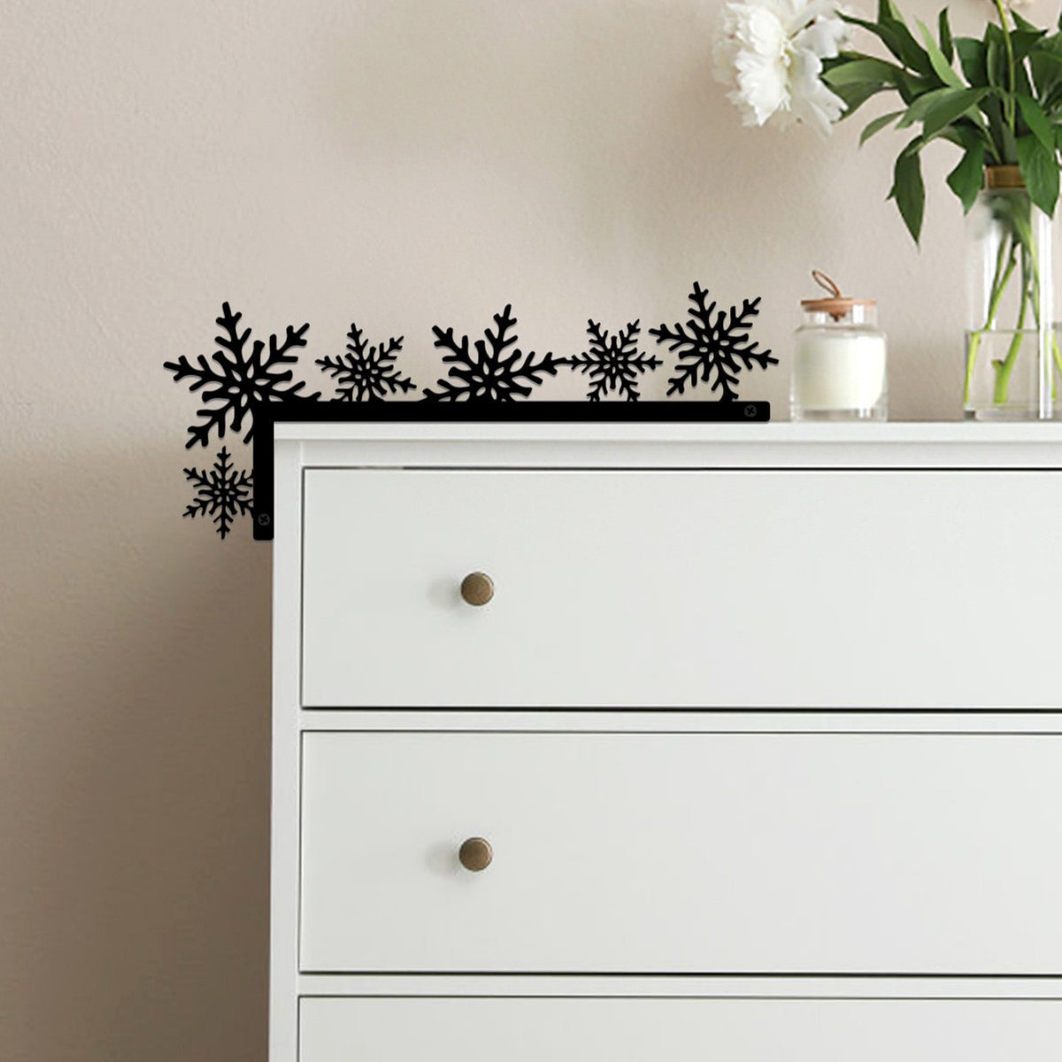 Snowflake-Themed Decorative Shelf Bracket Homeandso