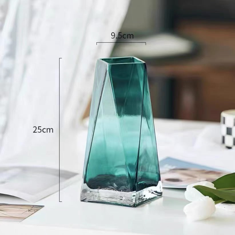 Geometrischer Glasblumenhalter