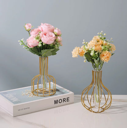 Elegant Wire Frame Glass Flower Vase Homeandso
