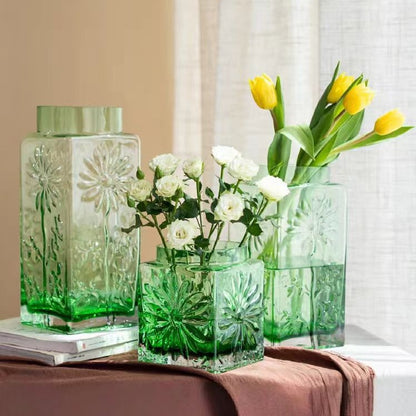 Elegante strukturierte Glastasse