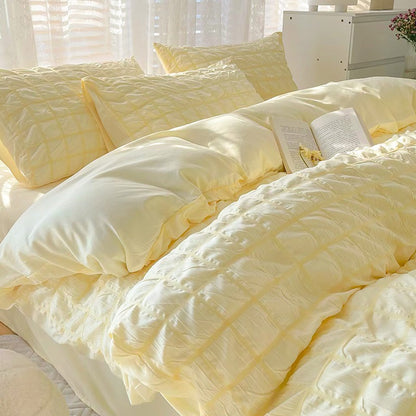 Luxurious Quilted Bedding Set Homeandso