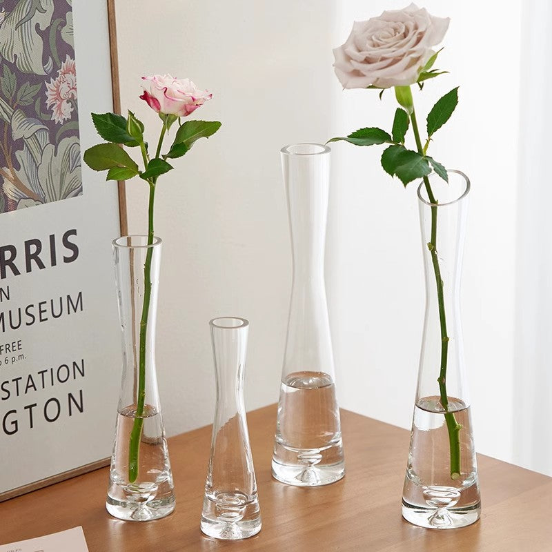 Elegante hohe Glasblumenvase