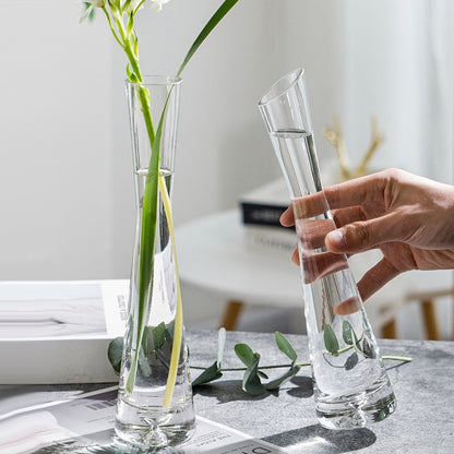 Elegante hohe Glasblumenvase