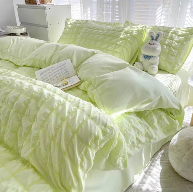 Luxurious Quilted Bedding Set Homeandso